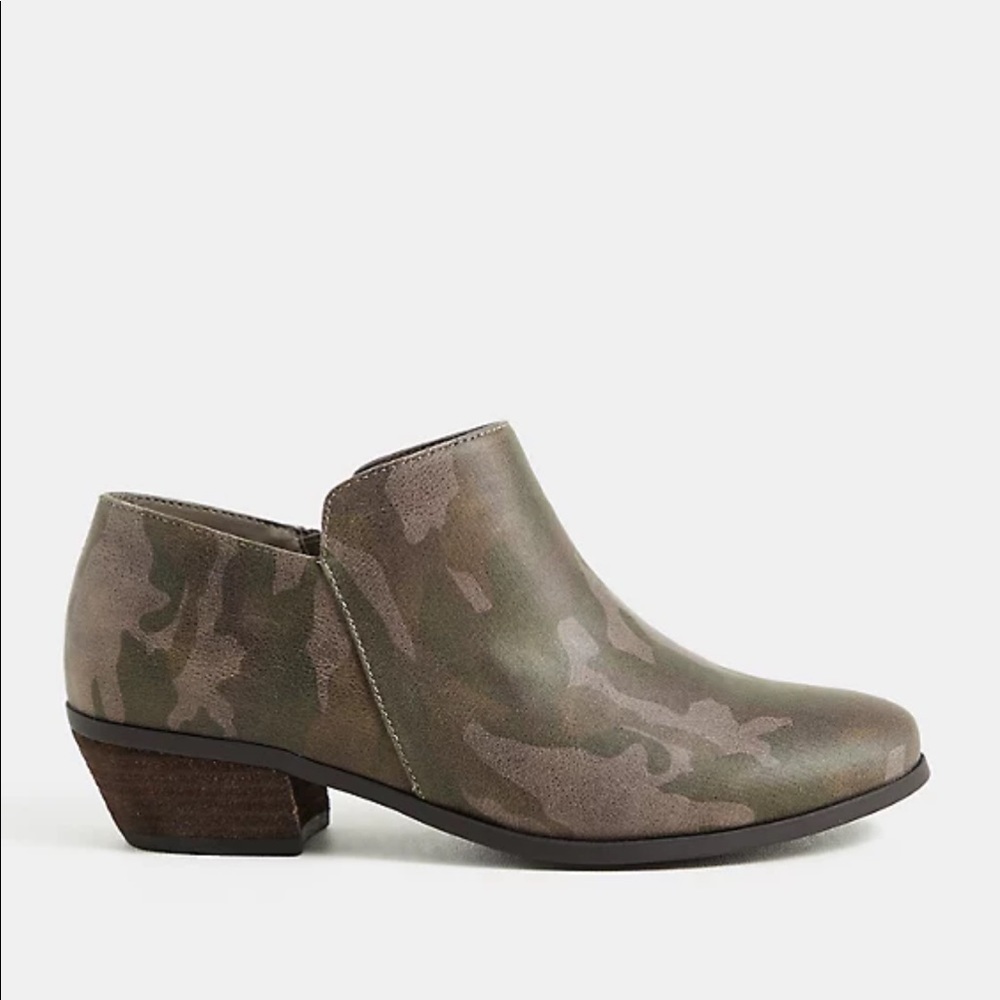 NWT Torrid size 8W Camo Booties